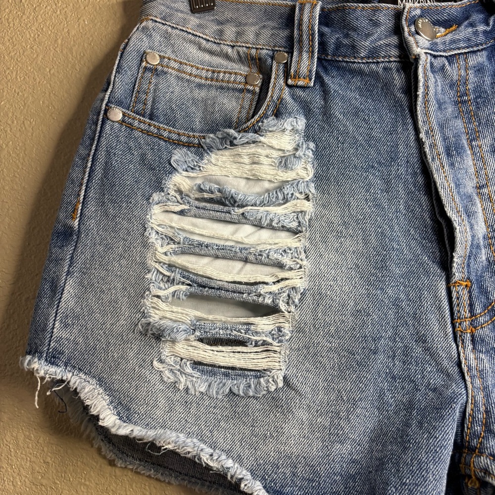 MINKPINK Light Wash Distressed Button Fly Shorts size L - Blue - Picture 2 of 10